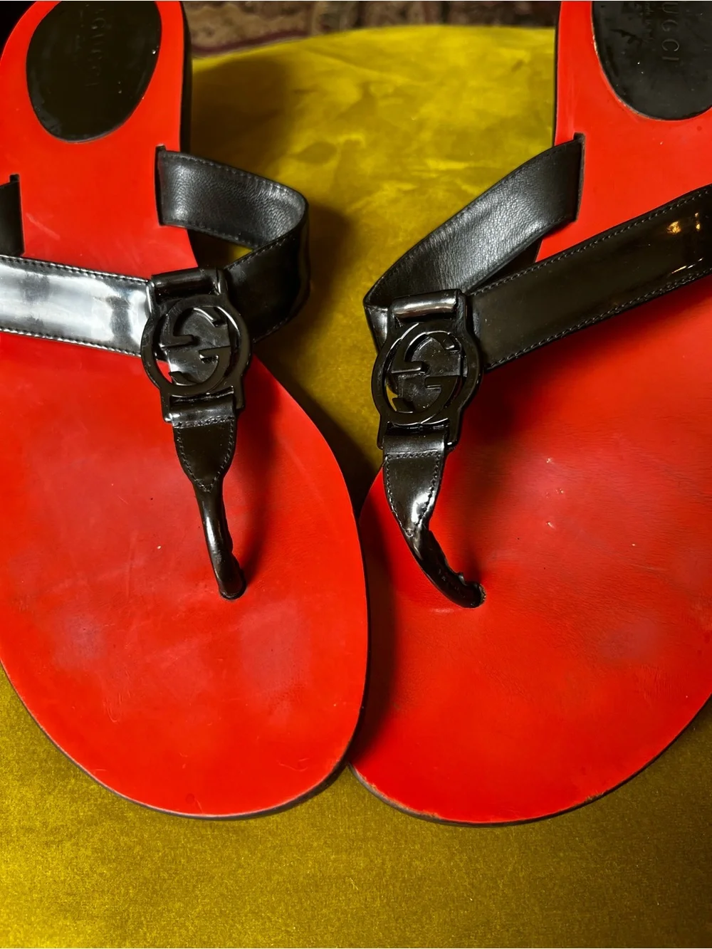 Gucci Red Footbed Black Patent Leather Logo Toe-Post Sandals